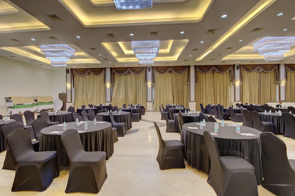 HOTEL KHANVEL RESORT 35/50