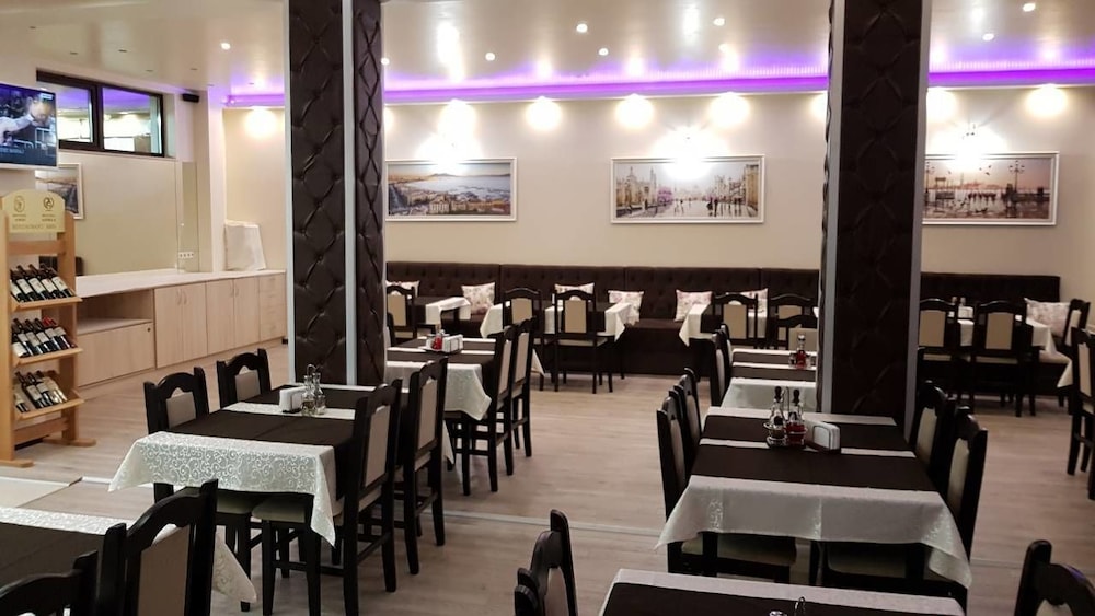 restaurant cafeteria