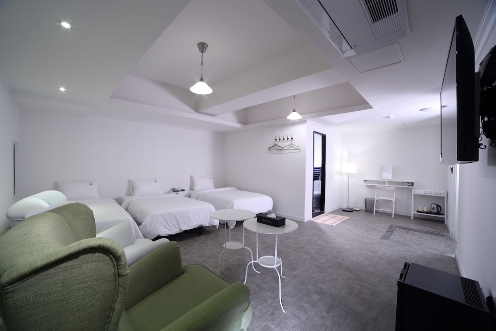 Hillside Hotel 20/43