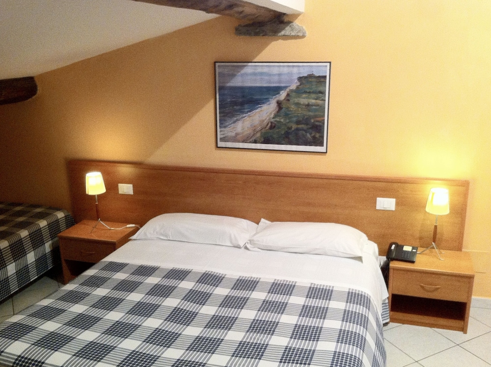 HOTEL LEOPOLDA 20/50