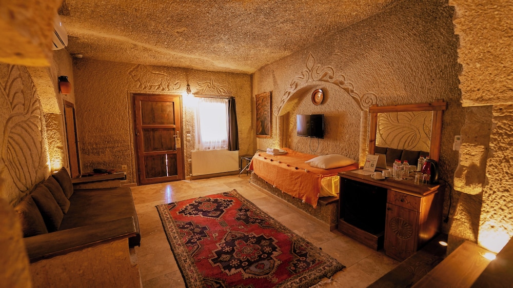 Grand Elite Cave Suites 30/50
