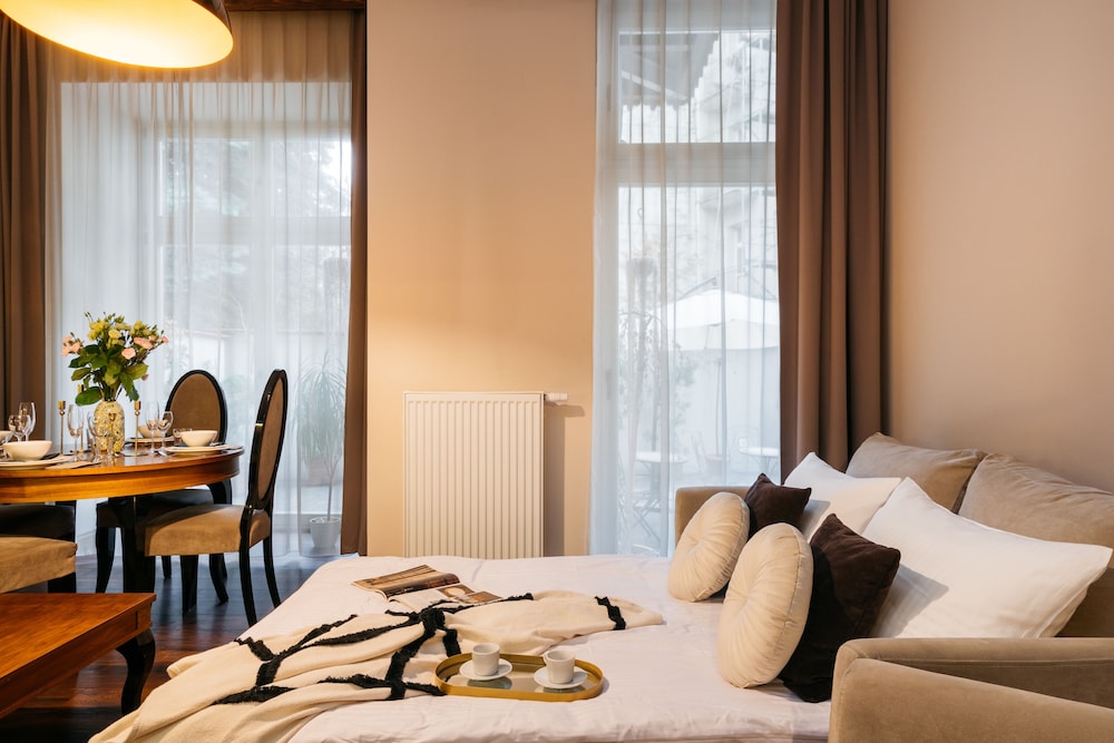 2 BEDROOMS, FAMILY, APARTMENT, 2 QUEEN BEDS, SOFA, BALCONY