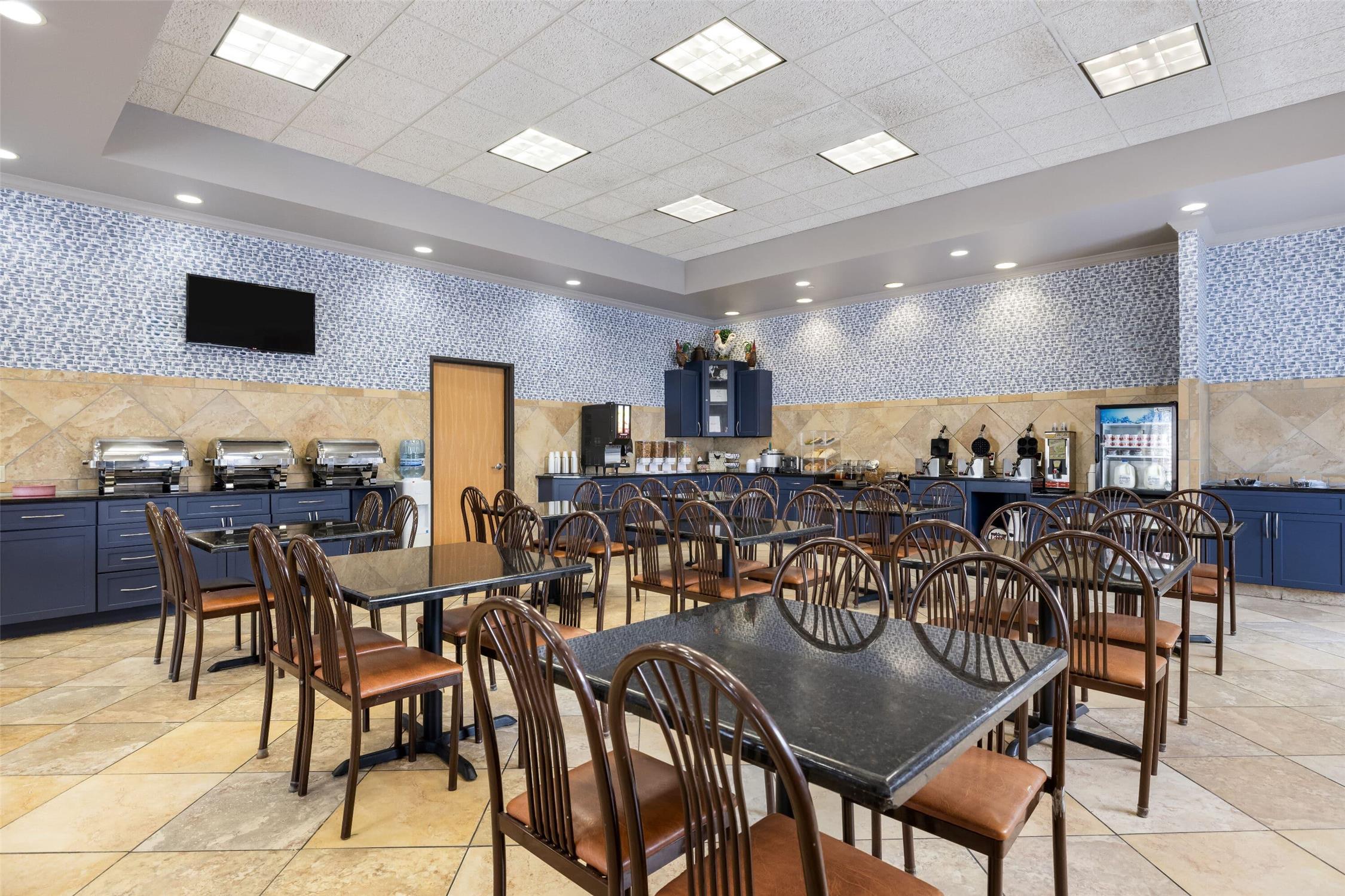 AmericInn by Wyndham Aberdeen Event Center 44/61