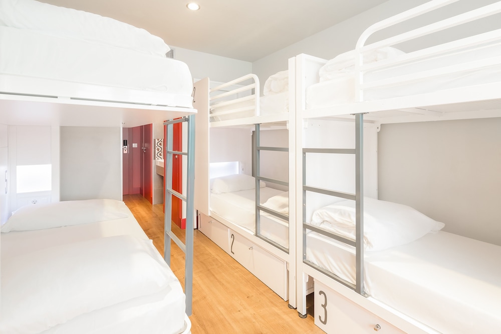 ROOM, 6 PEOPLE, PRIVATE BATHROOM