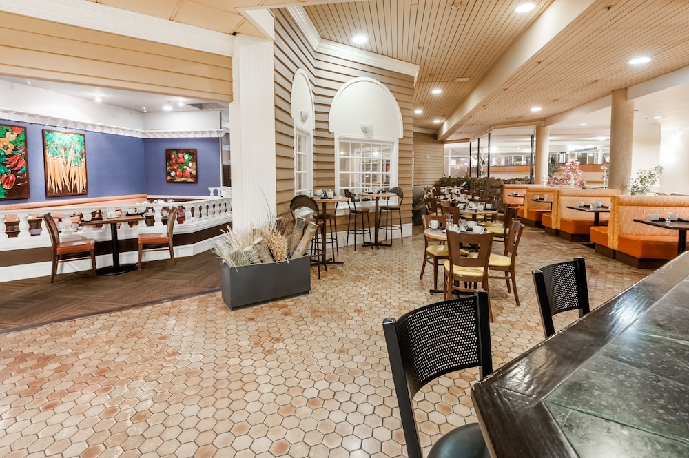 Edmonton Inn and Conference Centre 16/23