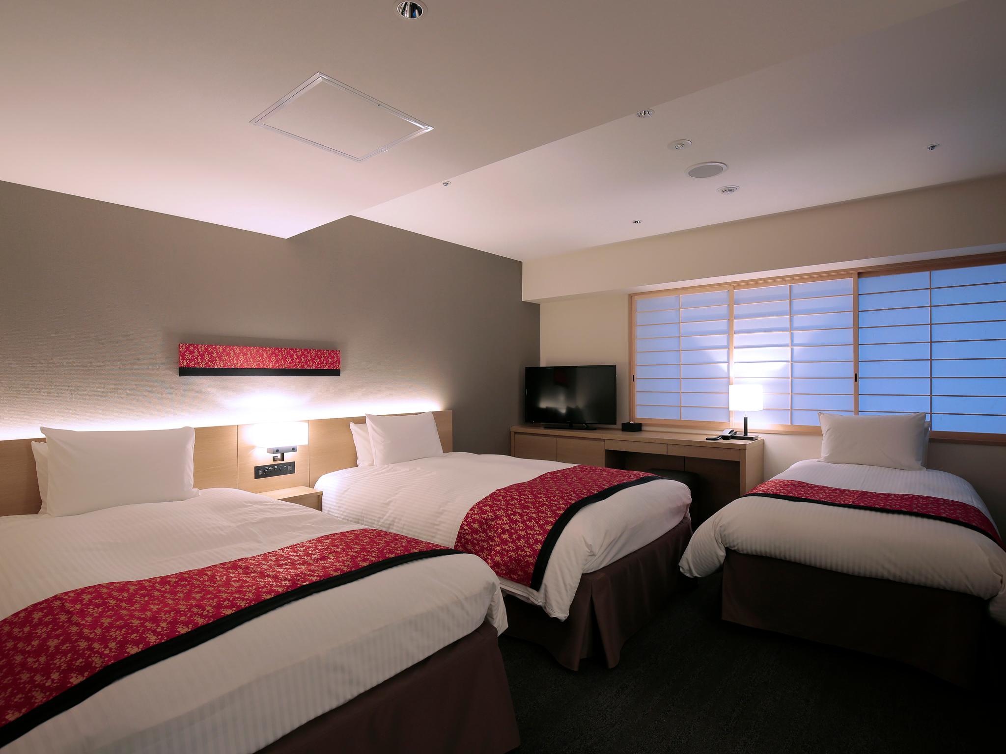 Universal, Deluxe, Twin Beds