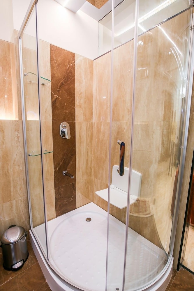 HOTEL ROYAL PALACE 34/54