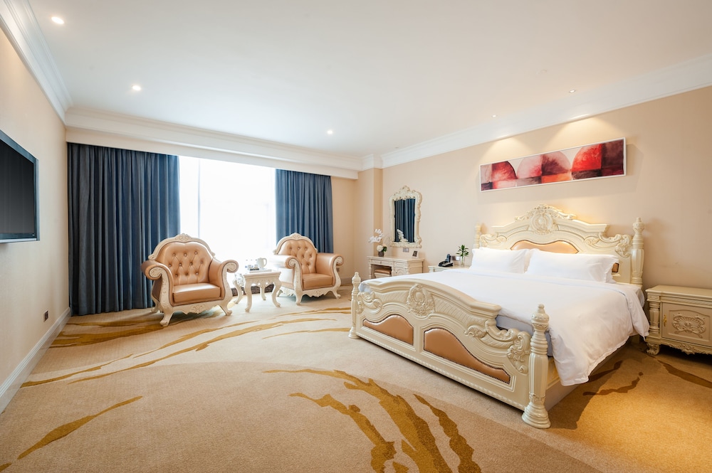 ROOM, KING BED, CITY VIEW