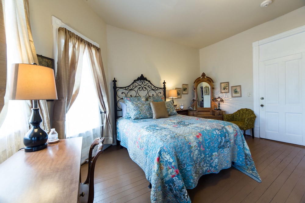 Grand Victorian Inn 23/32