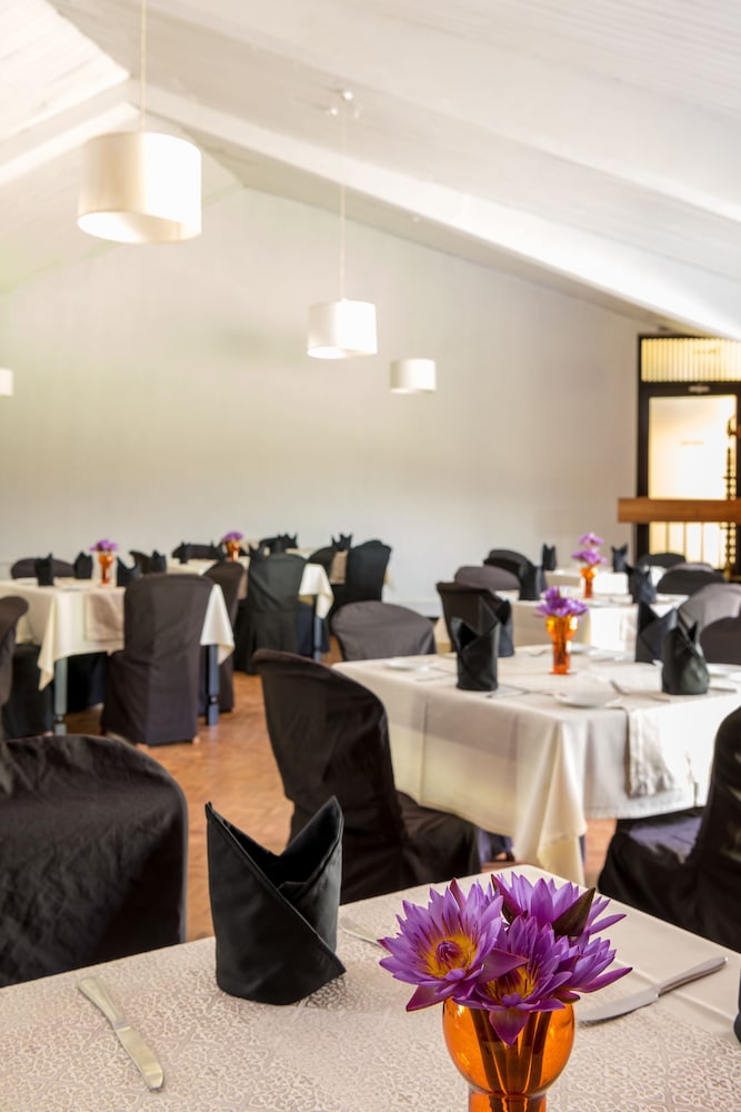 The Lake Hotel 26/50