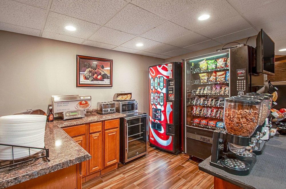 Econo Lodge Metro 30/36