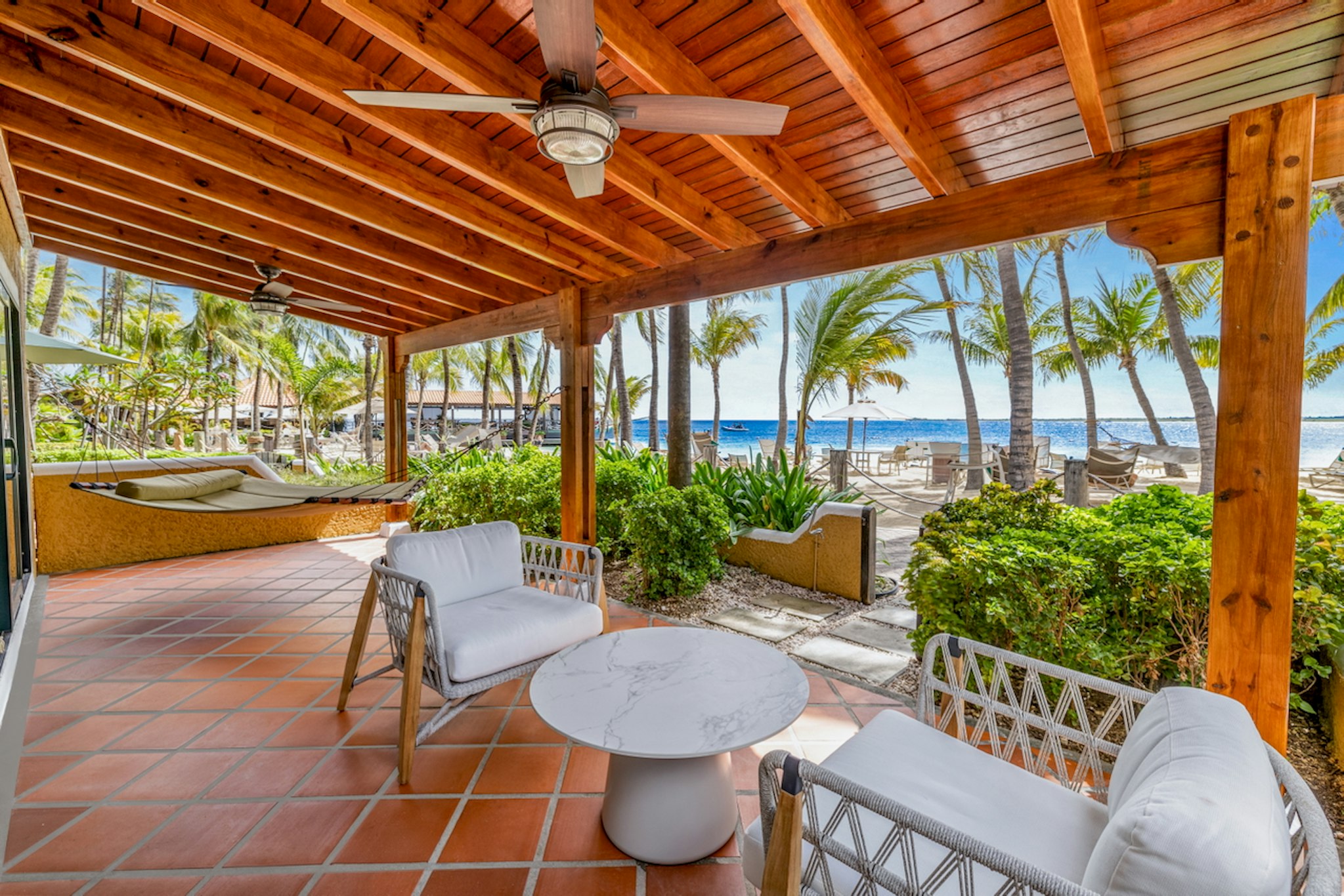 Harbour Village Beach Club 25/75