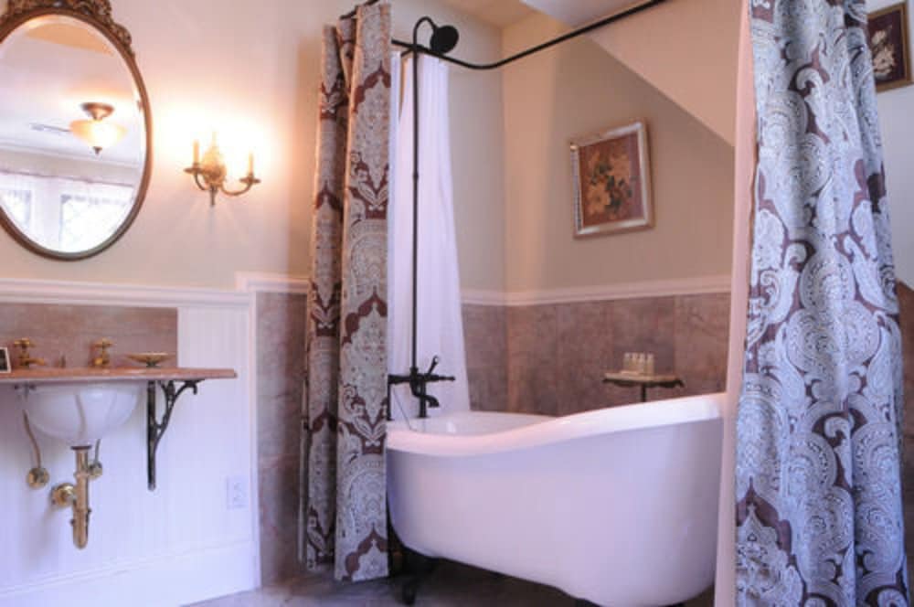 The Black Walnut B & B Inn 25/73