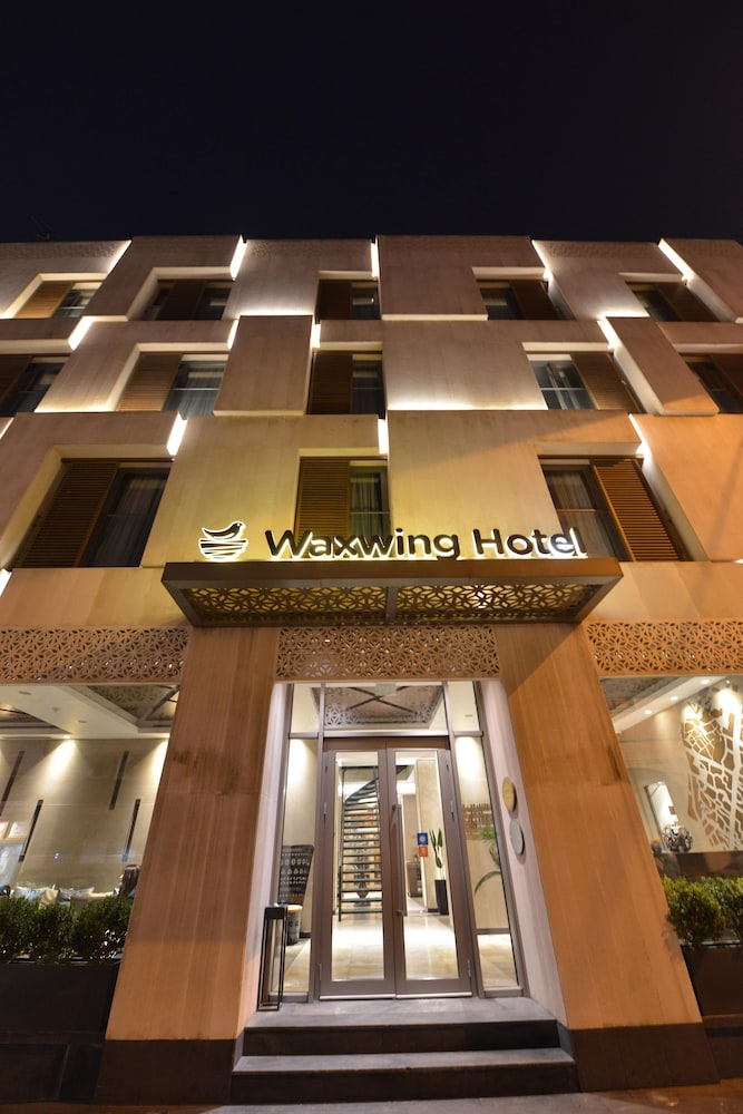 Waxwing Hotel 2/53