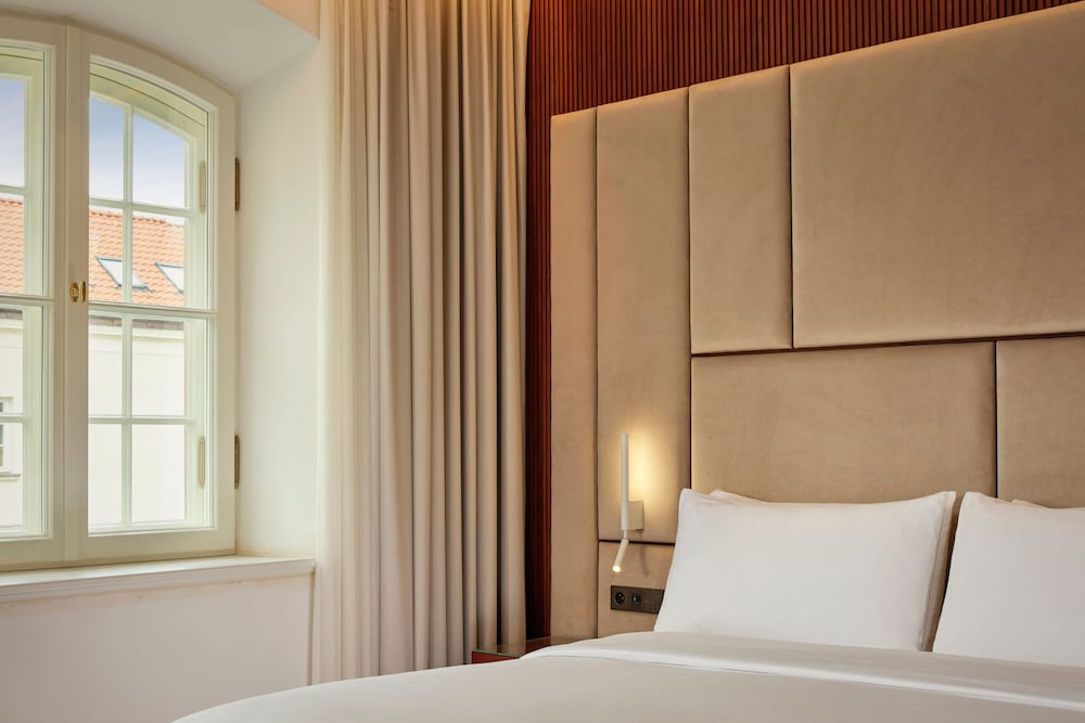 Hotel Verte, Warsaw, Autograph Collection 18/50
