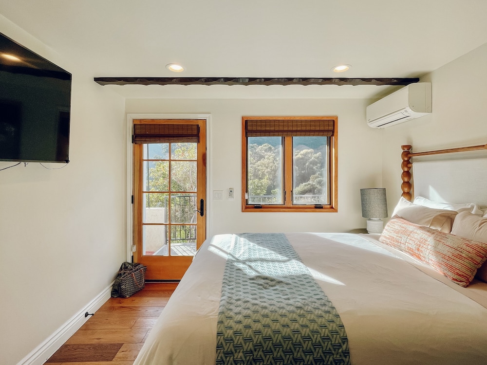 Standard, Queen Bed