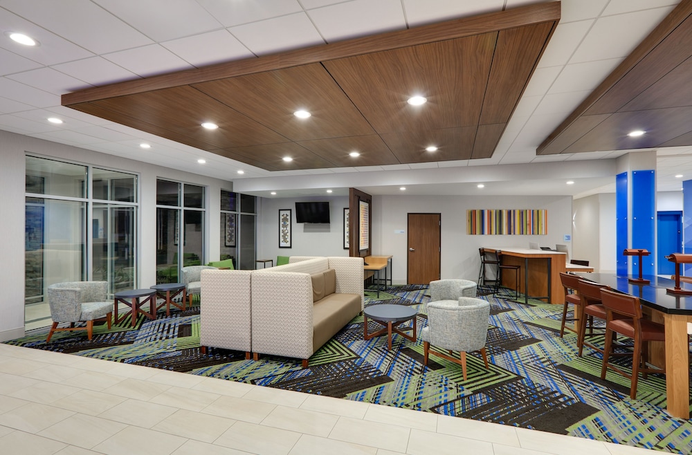 Holiday Inn Express & Suites Dallas Nw Hwy - Love Field 6/45