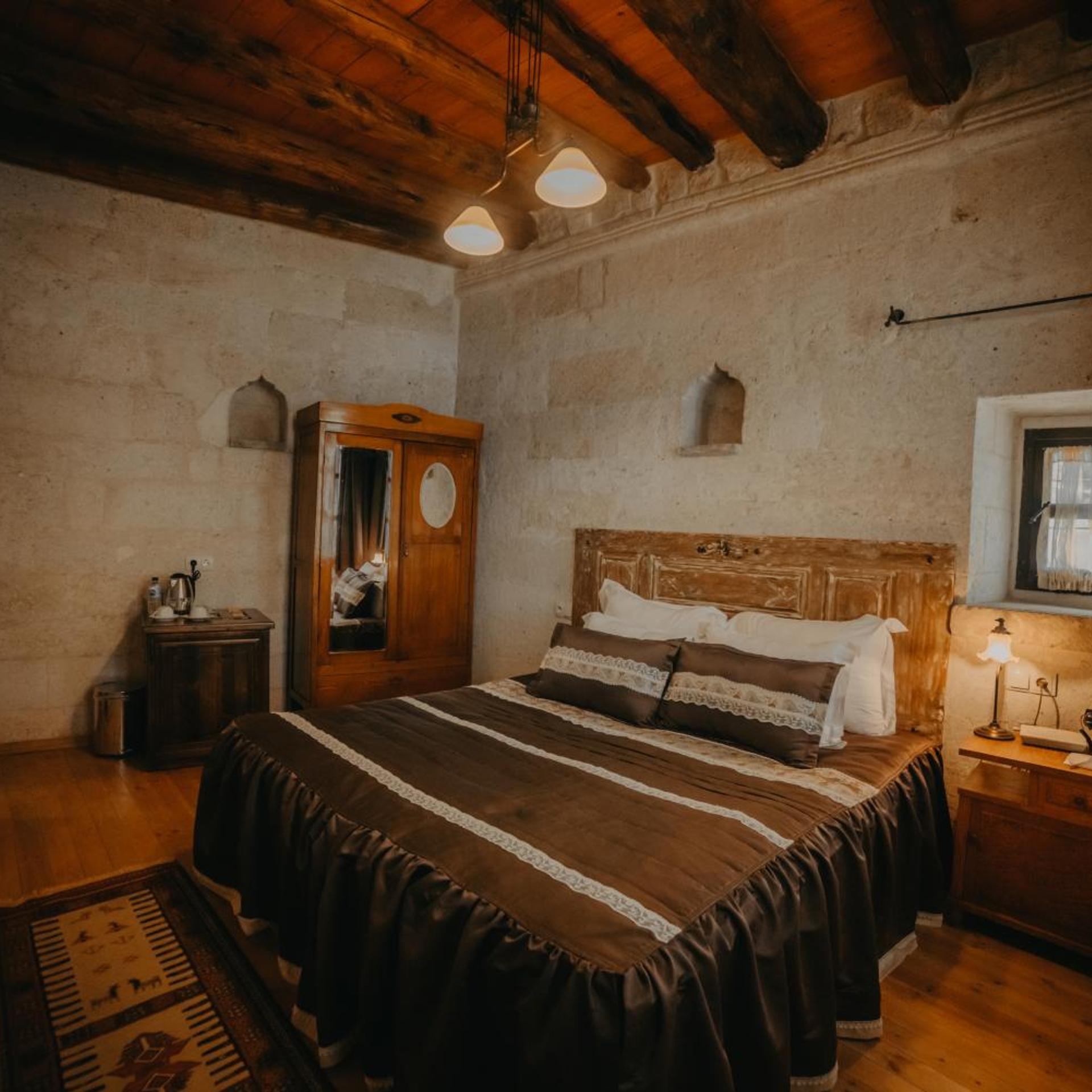 Cave, Standard، Dere Suites 4/8