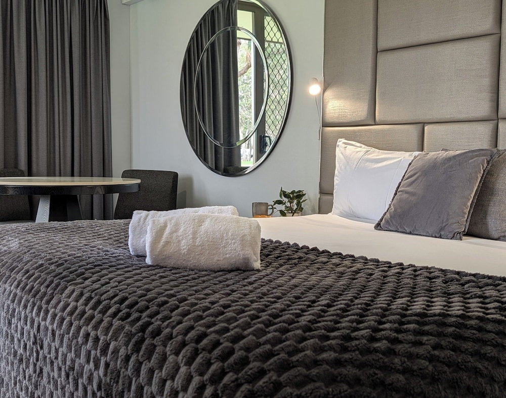 Spa, Deluxe, King Bed, Hot Tub، ISLAND PALMS MOTOR INN 10/10