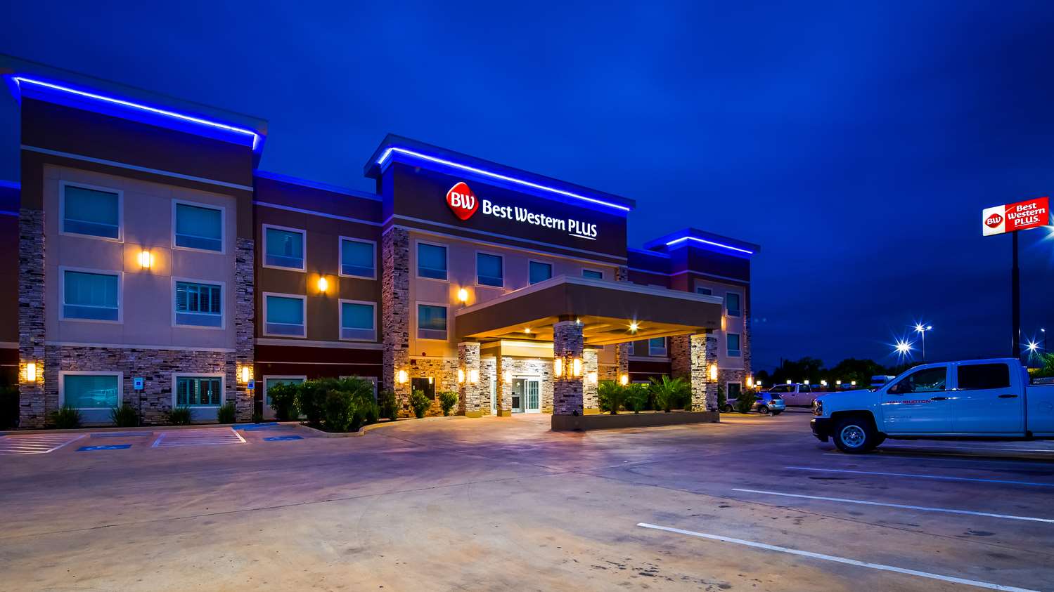 Best Western Plus Dilley Inn and Suites 1/13