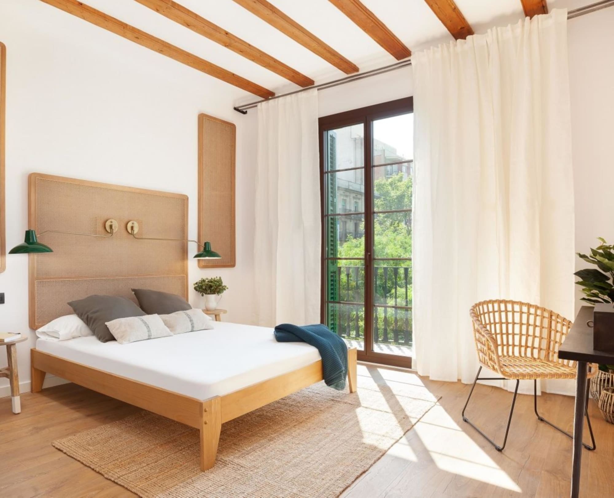 PREMIUM, QUEEN BED