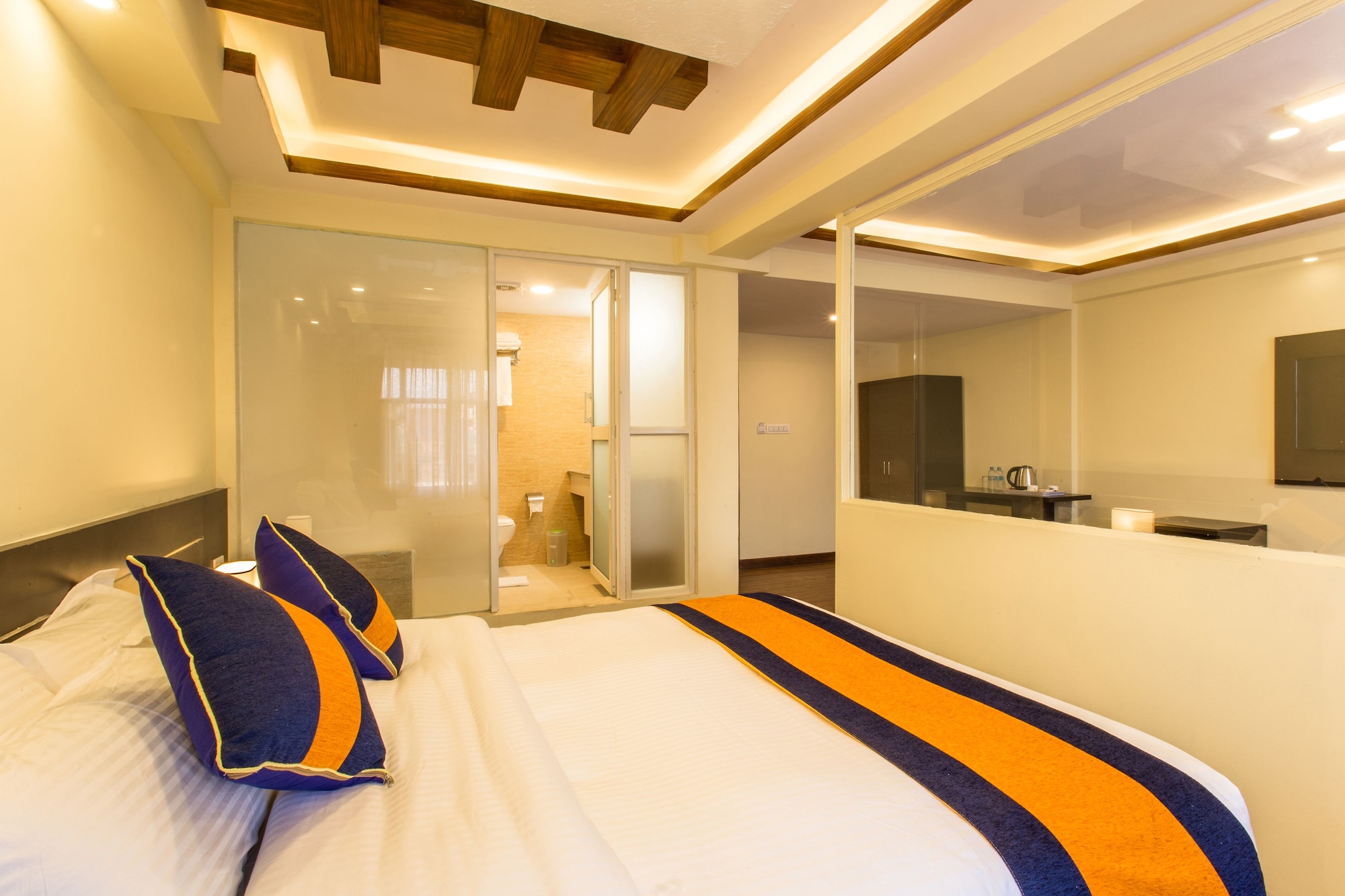 FAMILY, STUDIO, SUITE, MULTIPLE BEDS, CITY VIEW, BATHTUB