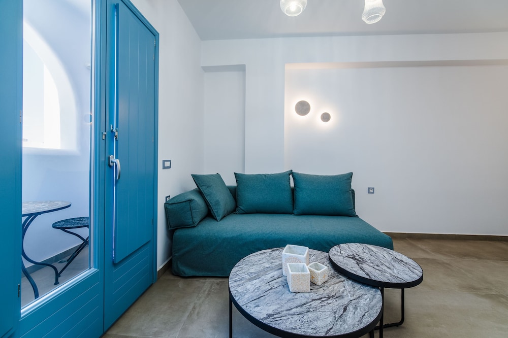 Aegean Blue Suites 83/99