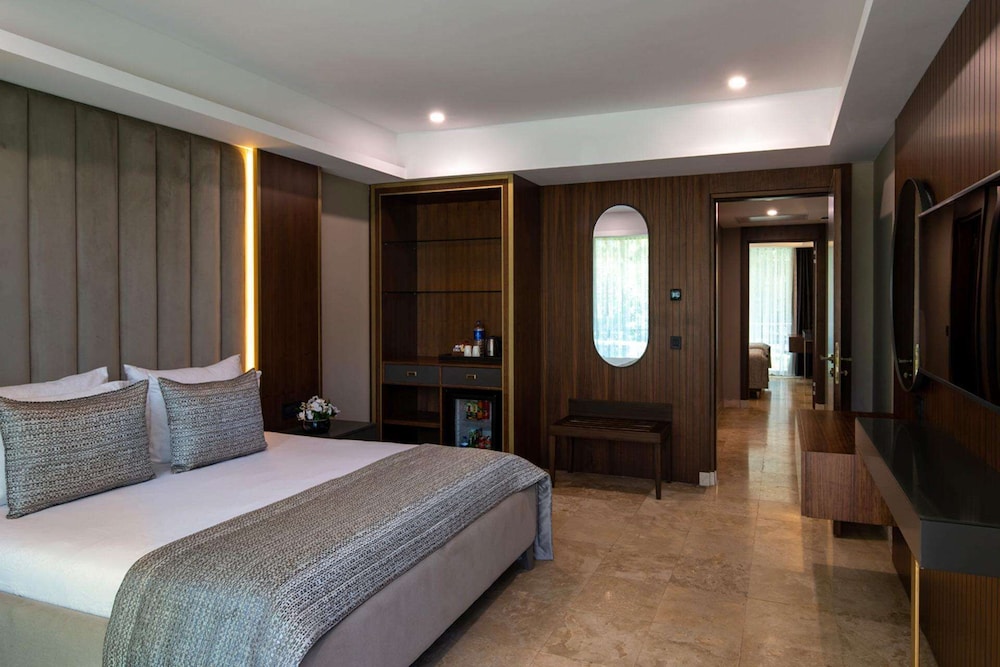 FAMILY SUITE ROOM WITH GARDEN VIEW