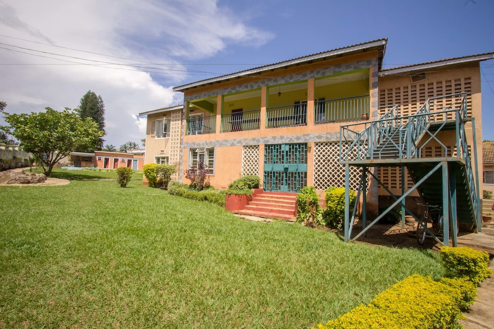 PARKVIEW SAFARI HOTEL & APARTMENTS 46/47