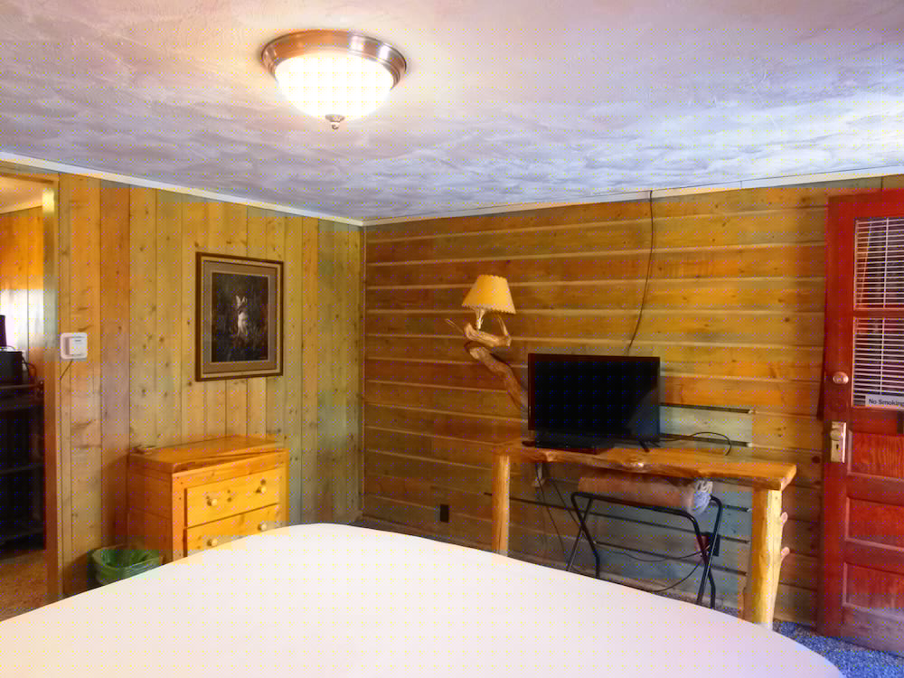 Chinook Winds Motel 8/76