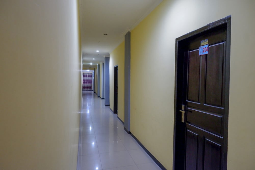 RedDoorz near Citraland Waterpark Kendari 18/29
