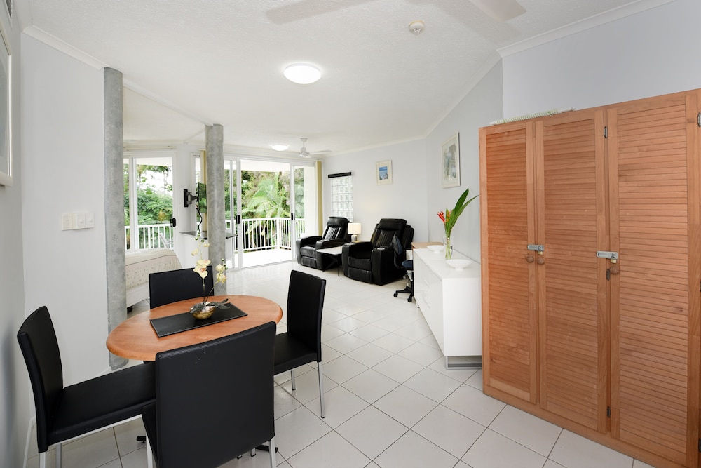 Golden Sands Beachfront Resort 70/70