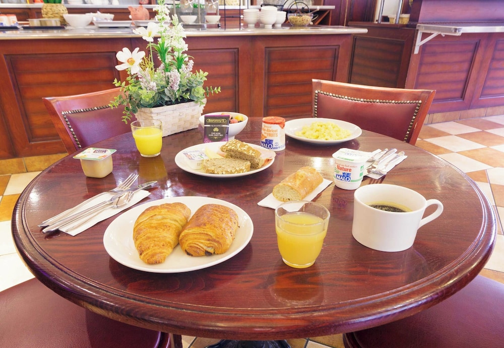 B&B HOTEL Lourdes Centre Gare 3 etoiles 32/48
