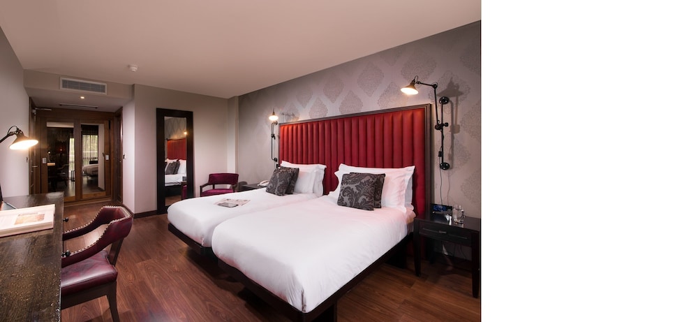 The Twelve Hotel 20/71