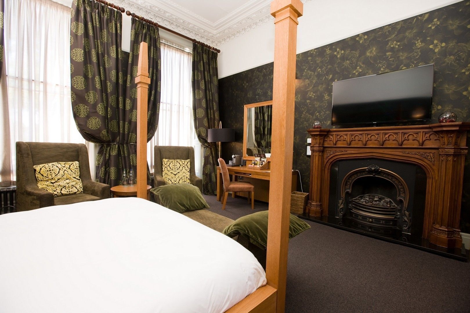 TRAFFORD, SUITE