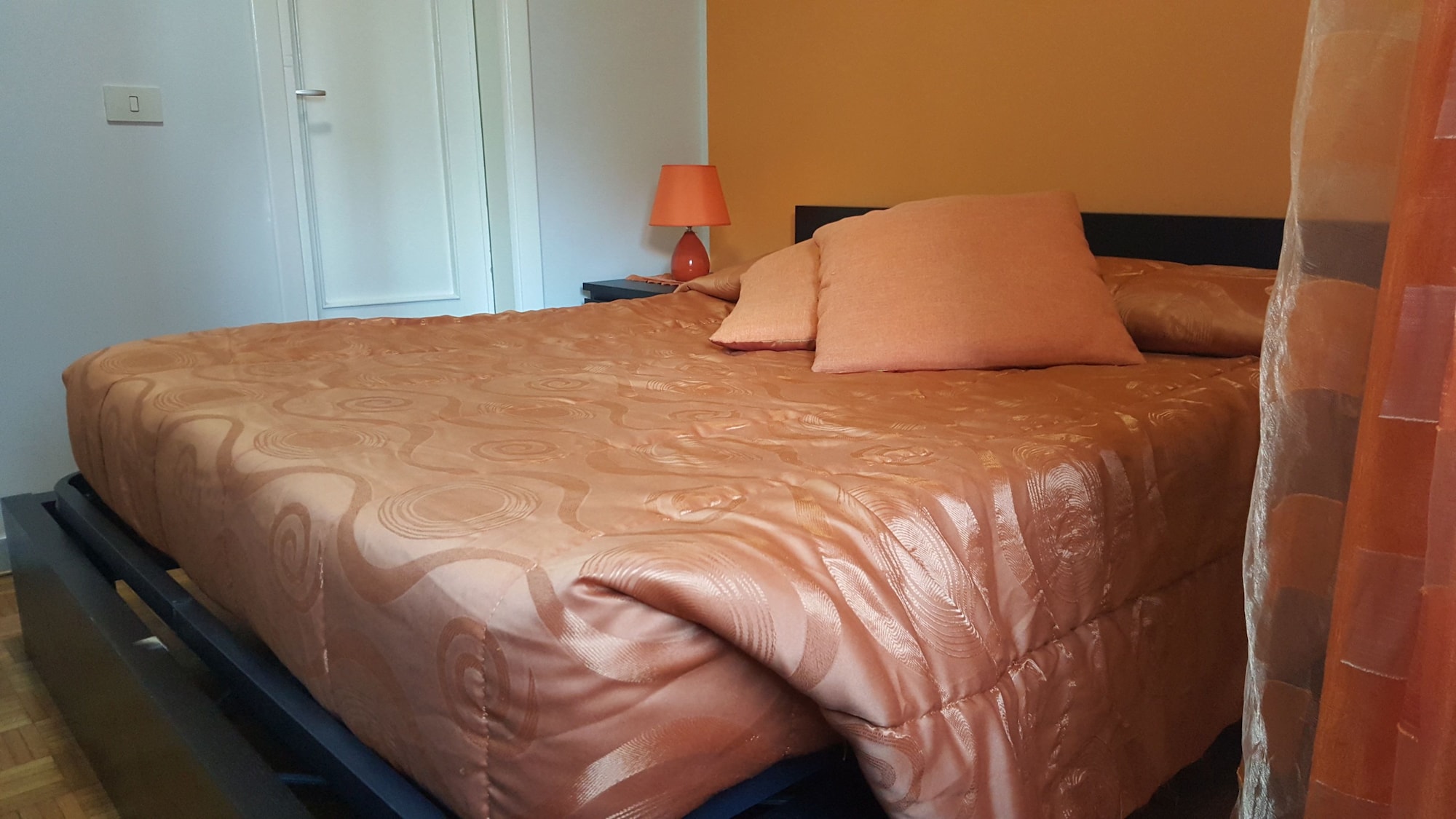 DELUXE, SINGLE, DOUBLE BED