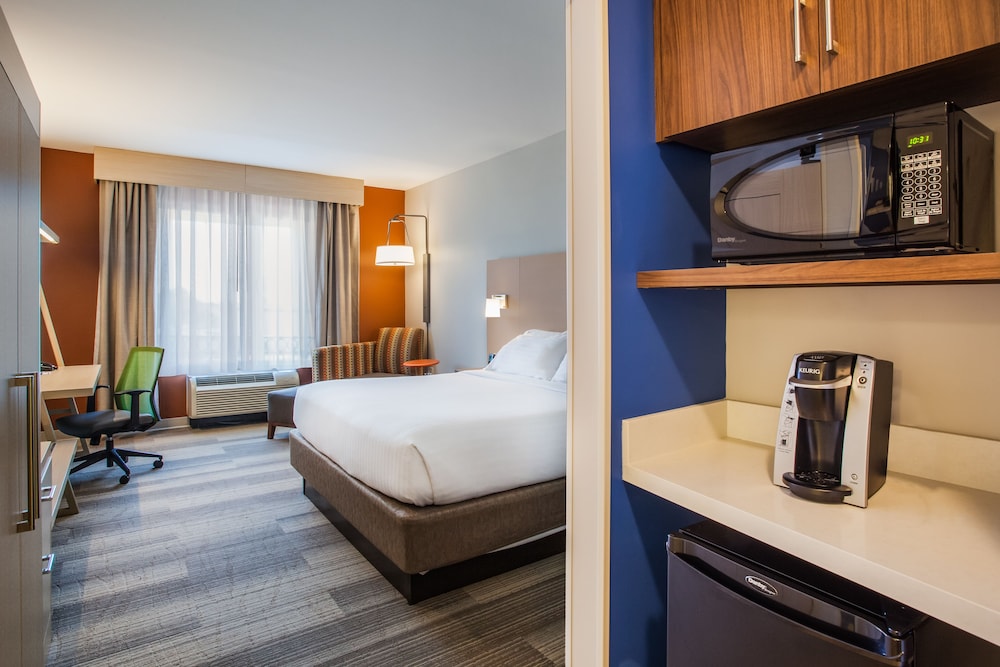 Holiday Inn Express Suites Lexington Park California 16/54