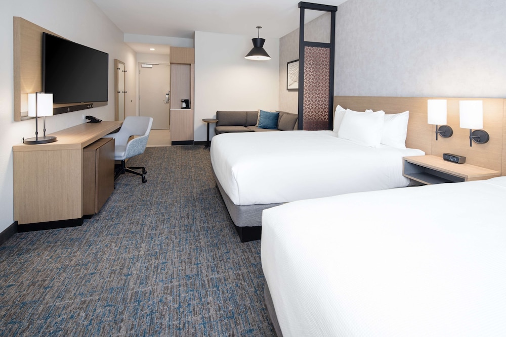 ROOM, 2 QUEEN BEDS, SOFA, ACCESSIBLE