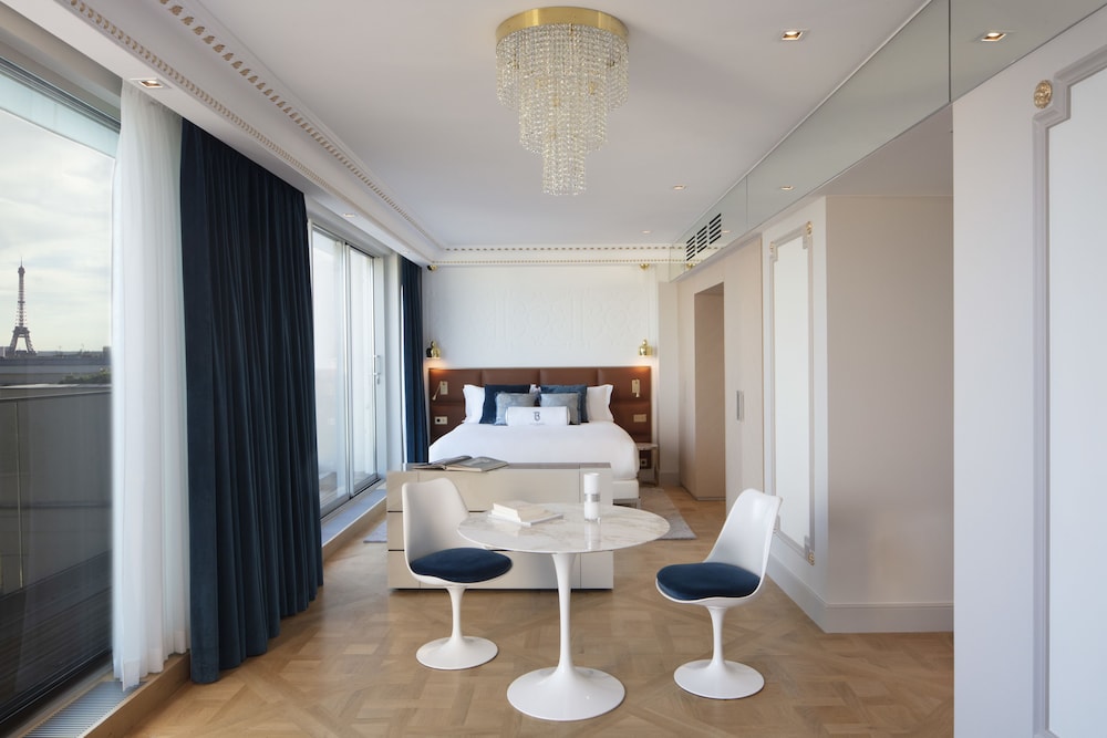 Prestige Eiffel Suite