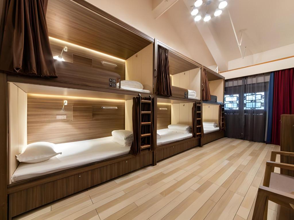 Female Dorm, Female Only, 12 Beds
