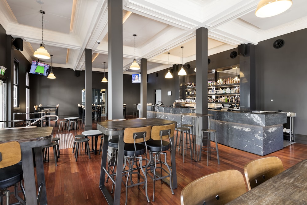 The Melbourne Hotel 48/69