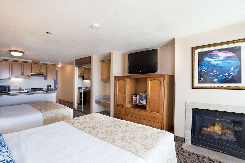 Promenade Inn And Suites Ocean Front 14/28