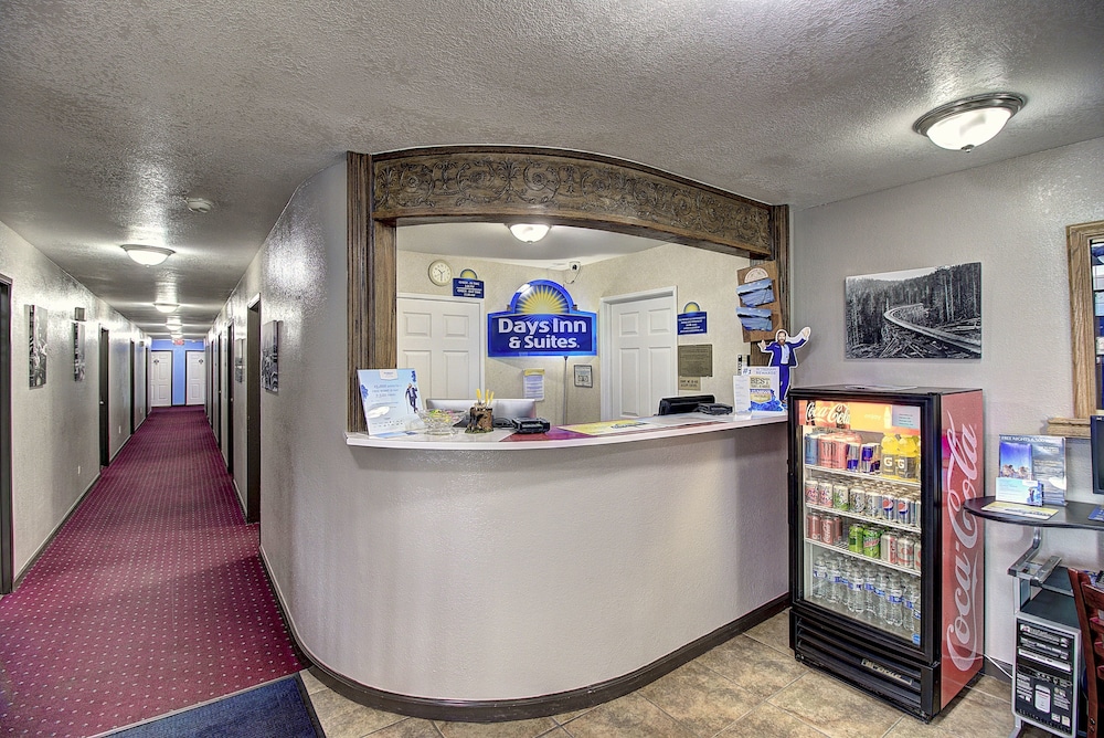 Days Inn & Suites By Wyndham Lolo 7/32