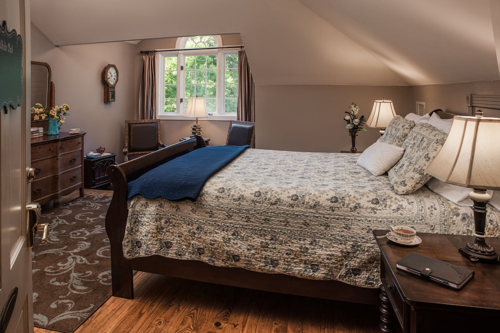 Oak, White, Queen Bed
