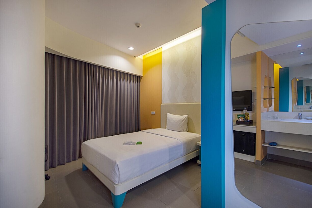 Blue Sky Hotel Petamburan 18/25