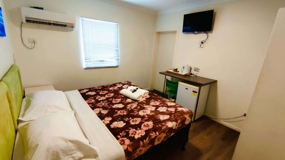 ROOM, KING BED