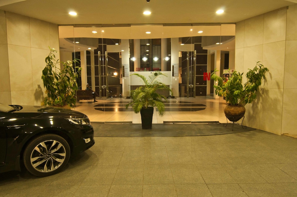 Leola Suites 30/37