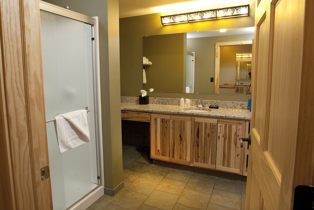 Hope Lake Lodge Indoor Waterpark 50/50