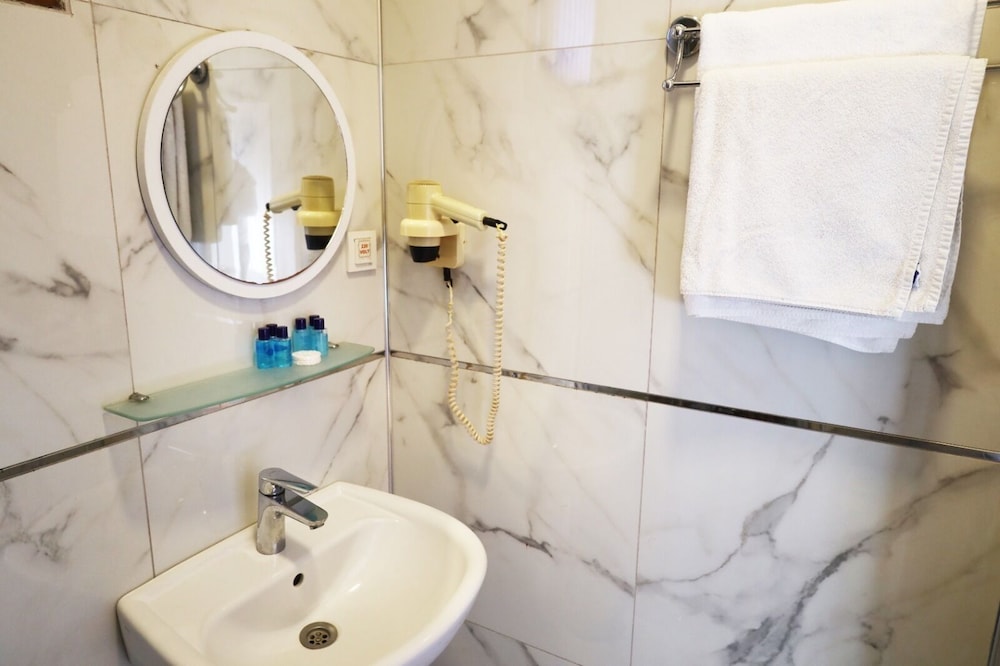 Bakirkoy Tashan Business & Airport Hotel 46/50