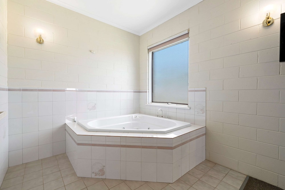 Comfort Inn & Suites King Avenue 17/34